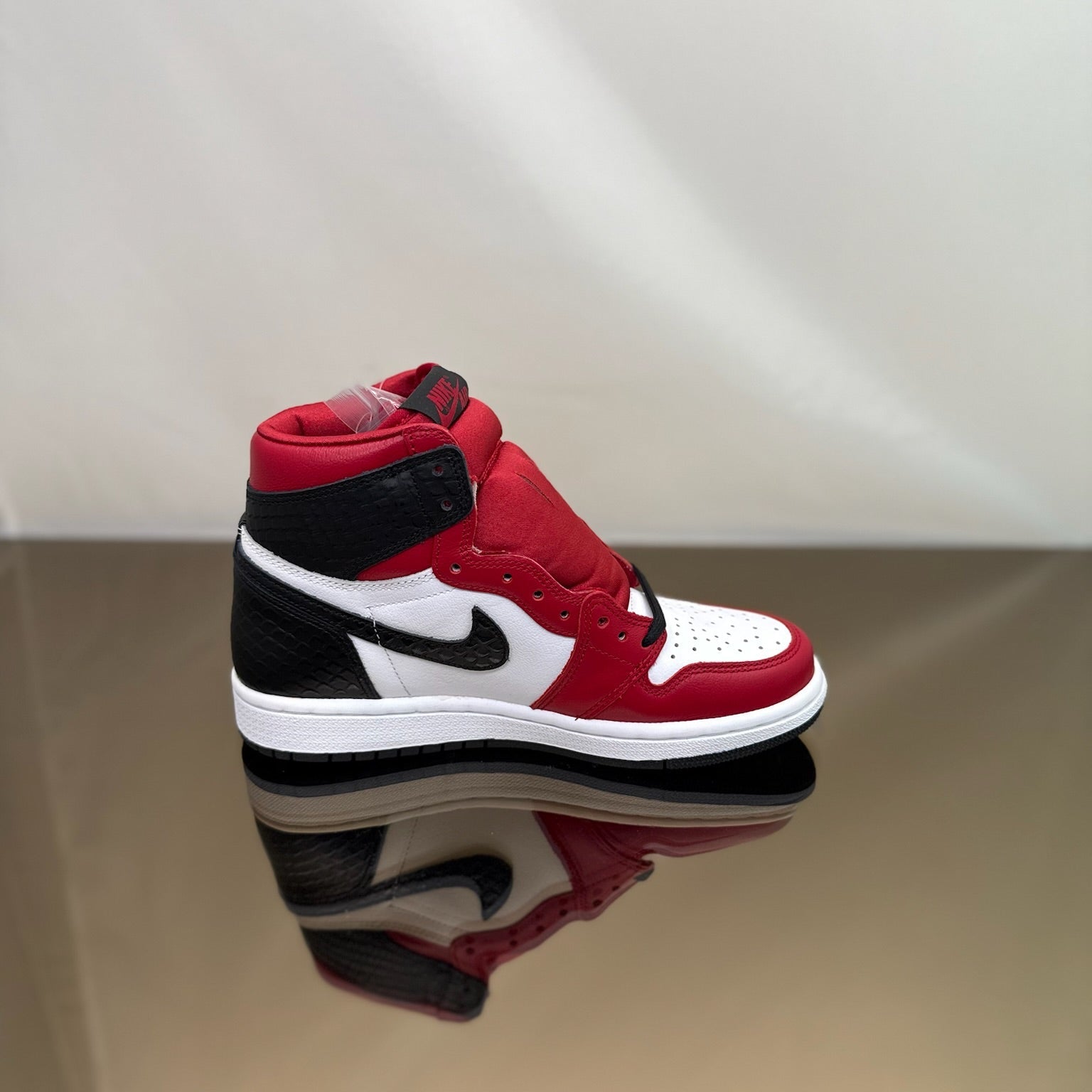 Jordan 1 Retro High Satin Snake Chicago