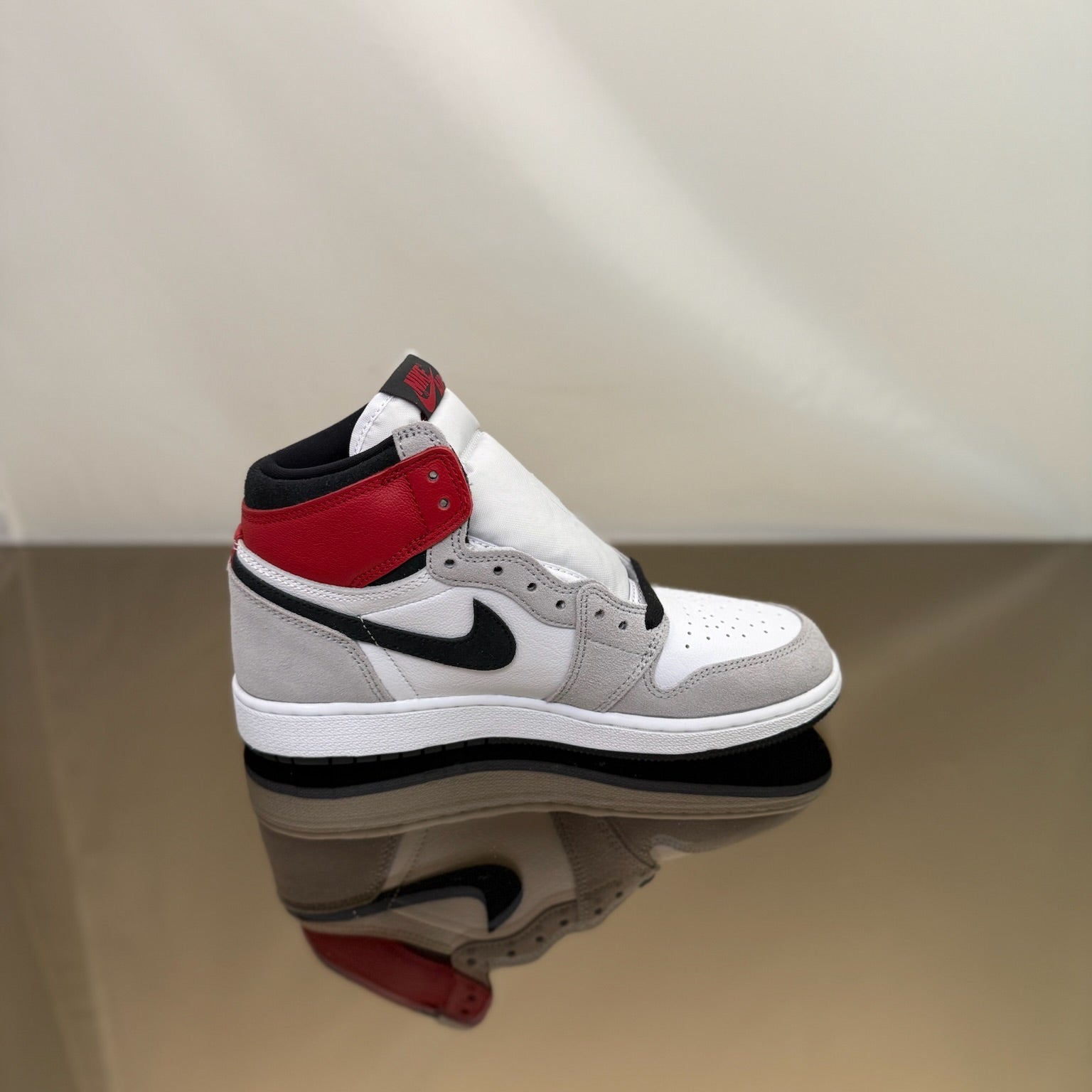 Jordan 1 Retro High Light Smoke Grey