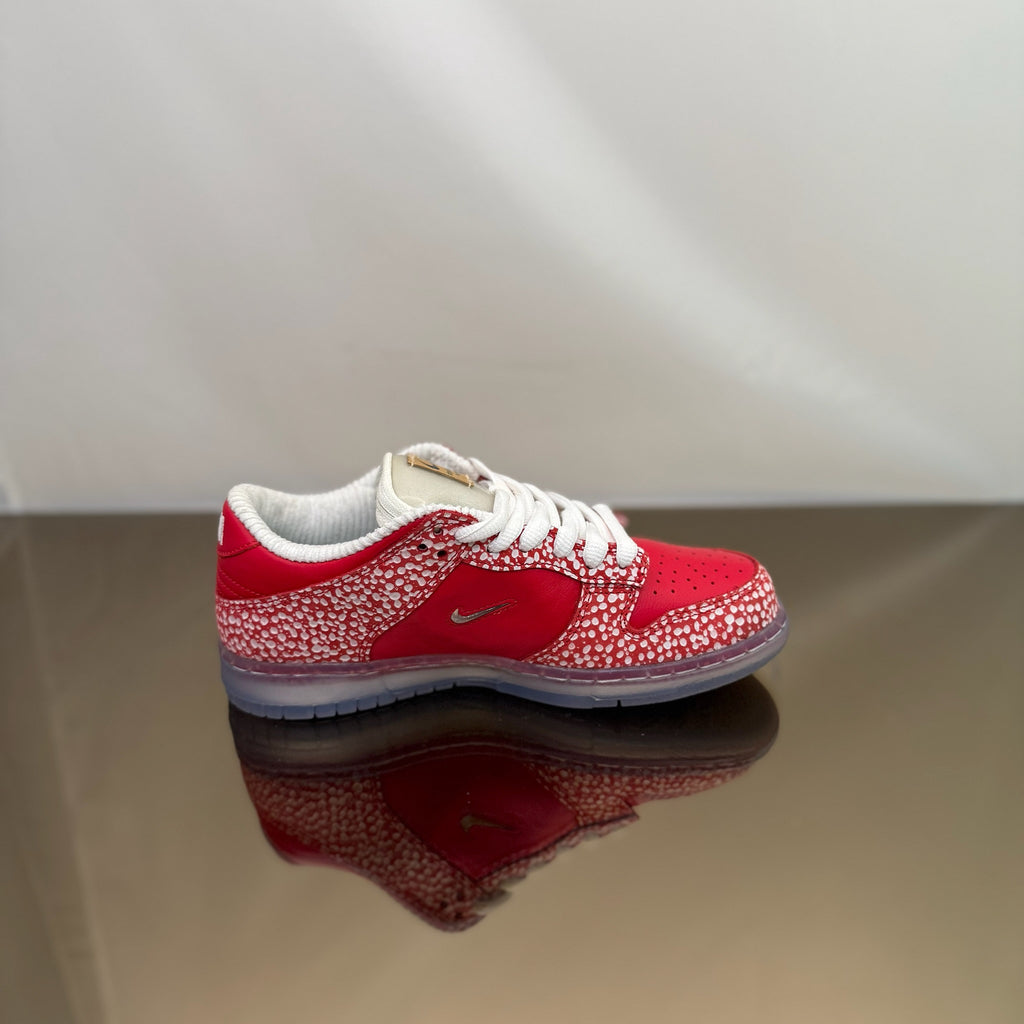 Nike Dunk SB Low Stingwater Magic Mushroom