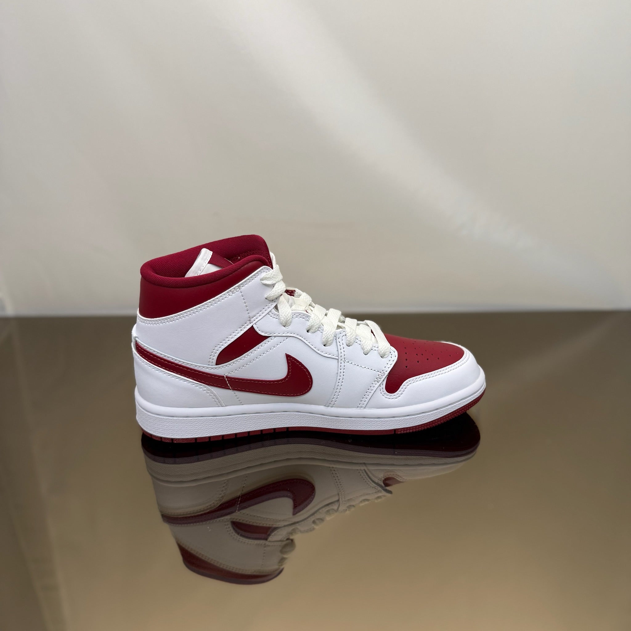 Jordan 1 Mid Reverse Chicago