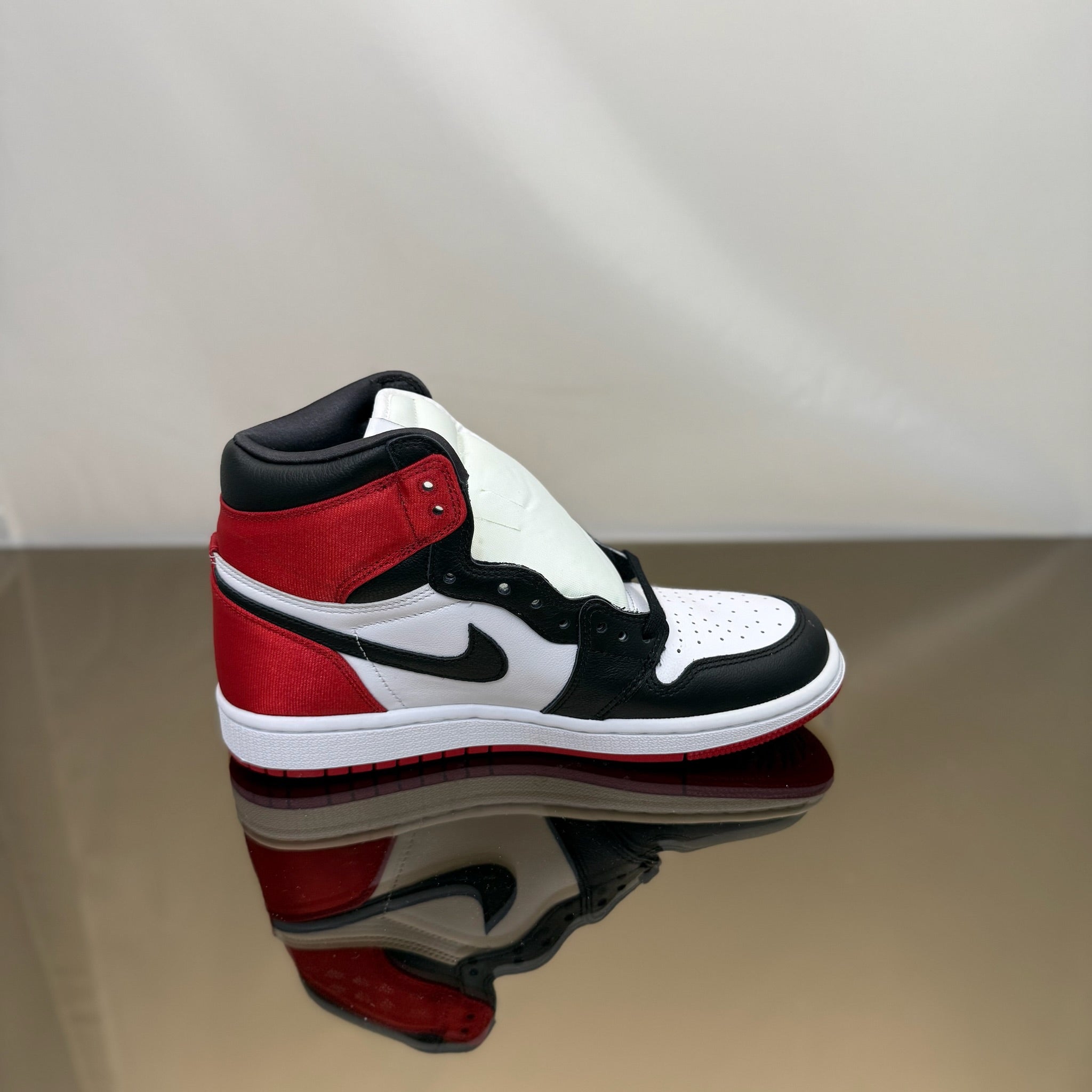 Jordan 1 Retro High Satin Black Toe