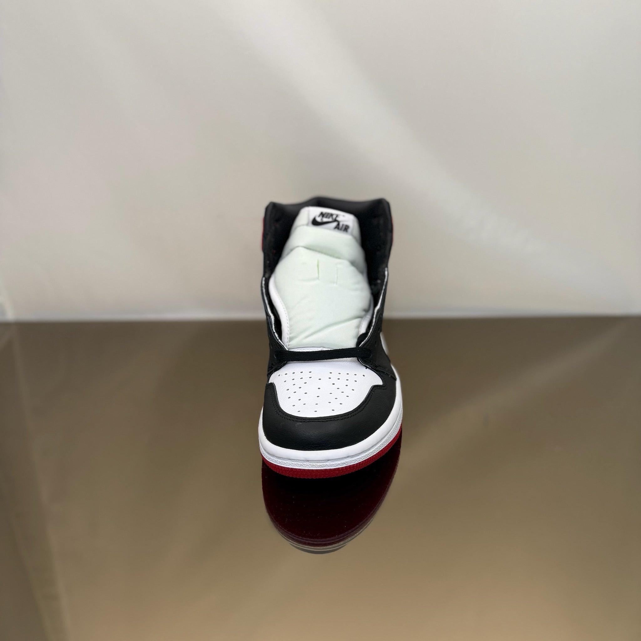 Jordan 1 Retro High Satin Black Toe