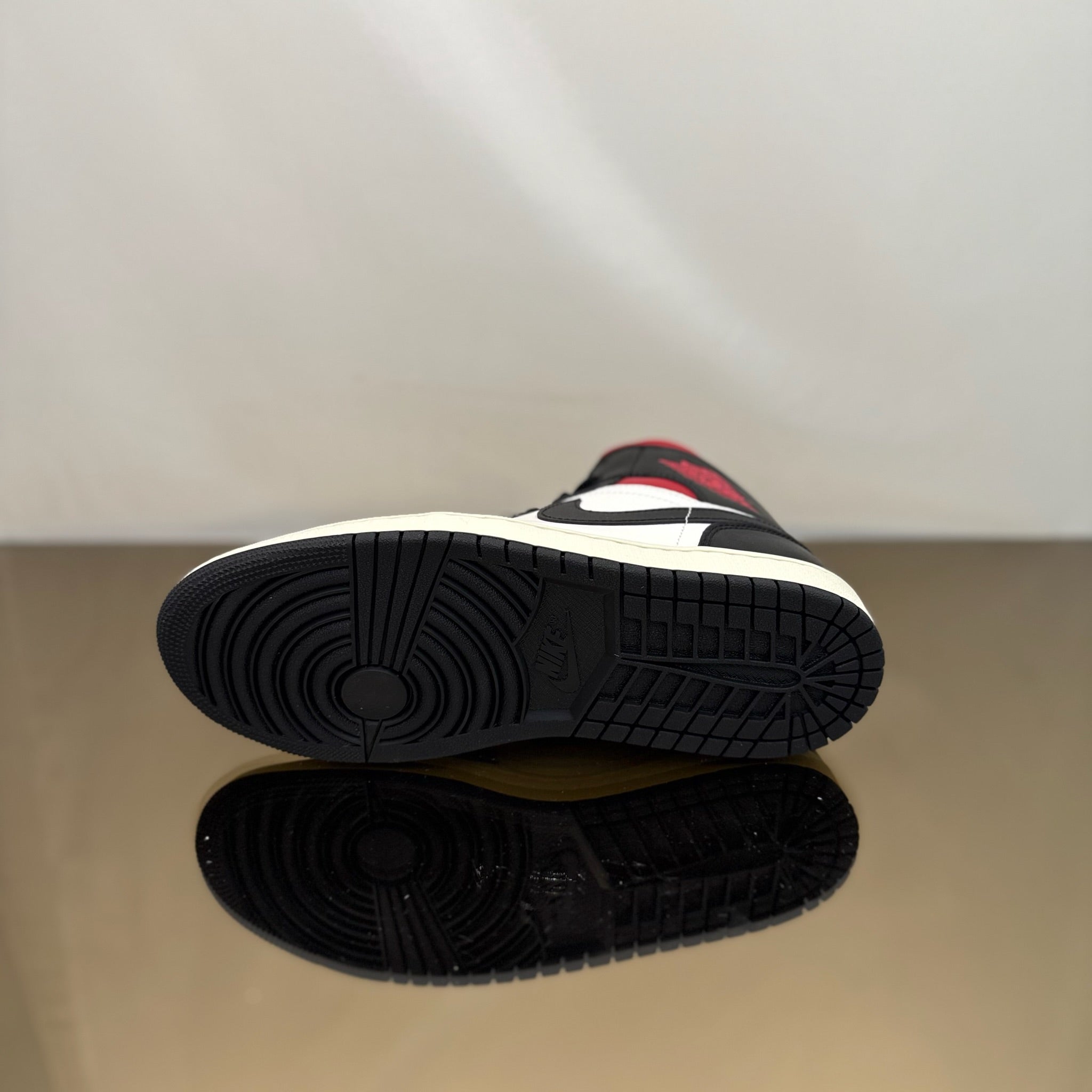 Jordan 1 Mid Gym Red Panda