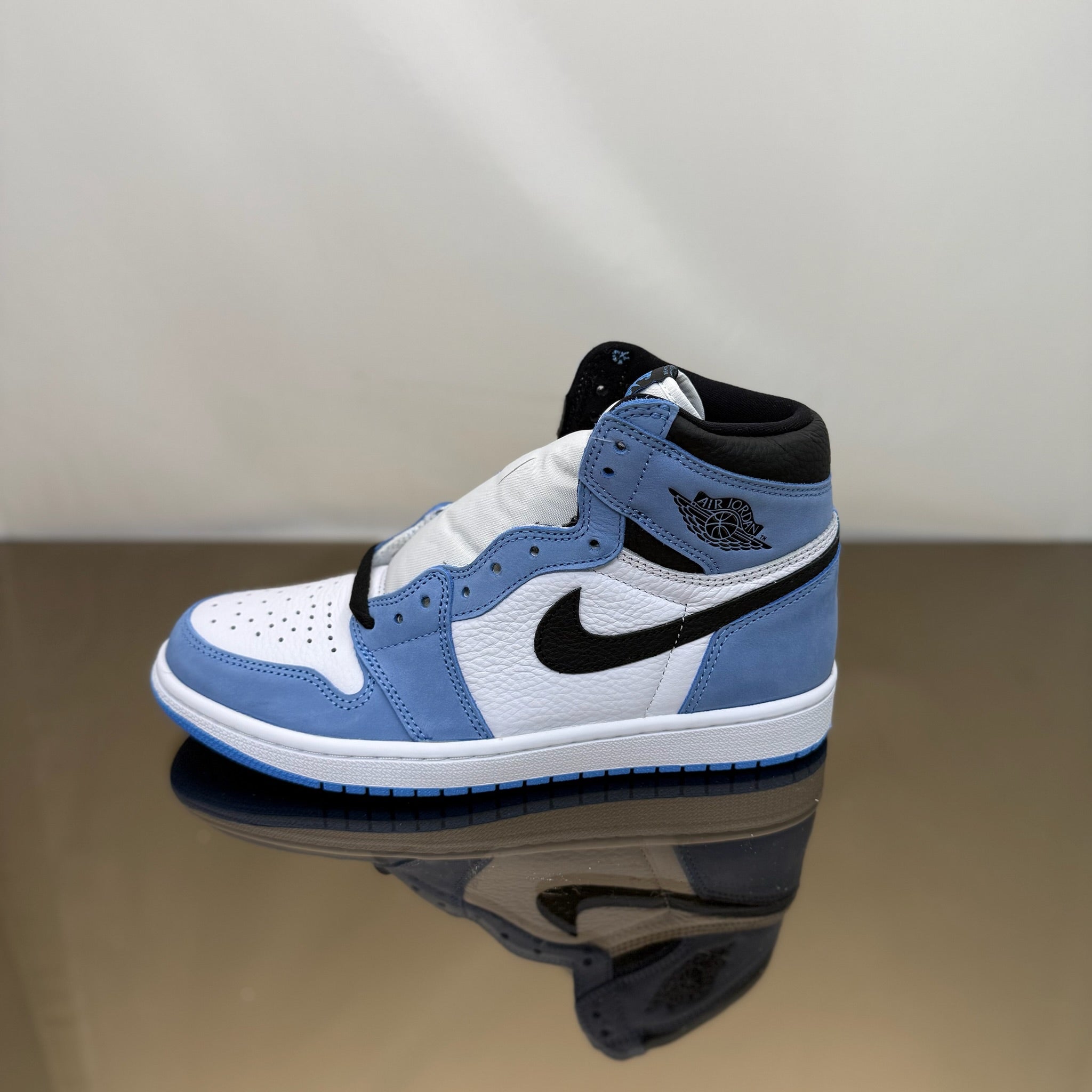 Jordan 1 Retro High White University Blue Black