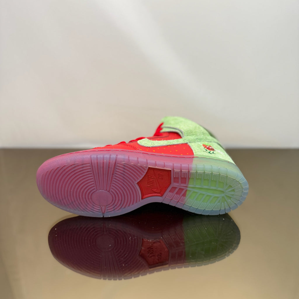 Nike SB Dunk High Strawberry Cough