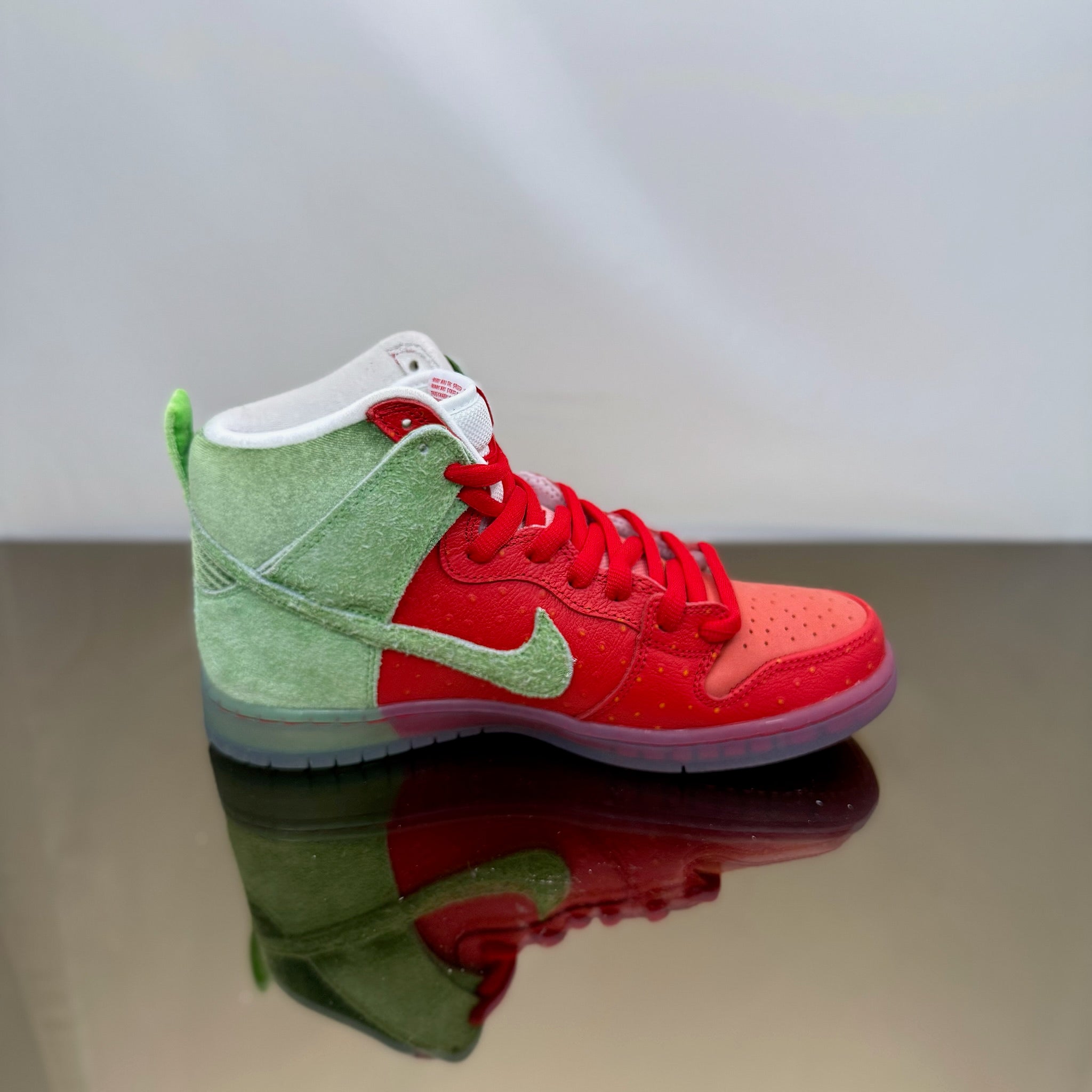 Nike SB Dunk High Strawberry Cough