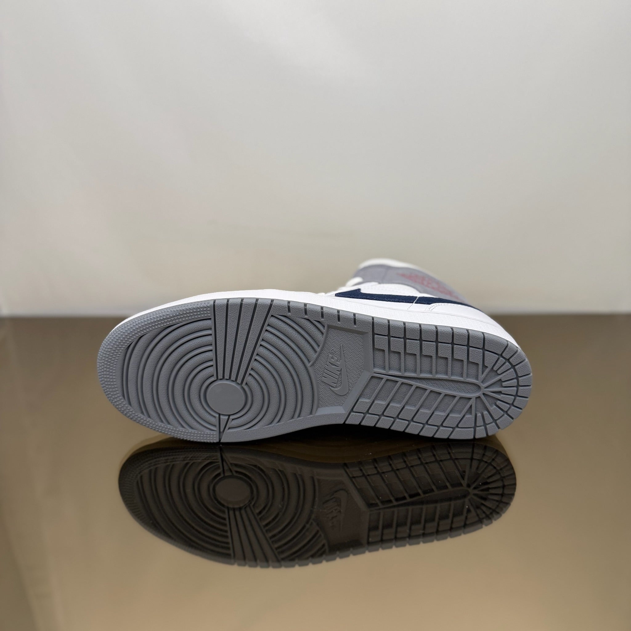 Jordan 1 Mid Paris White