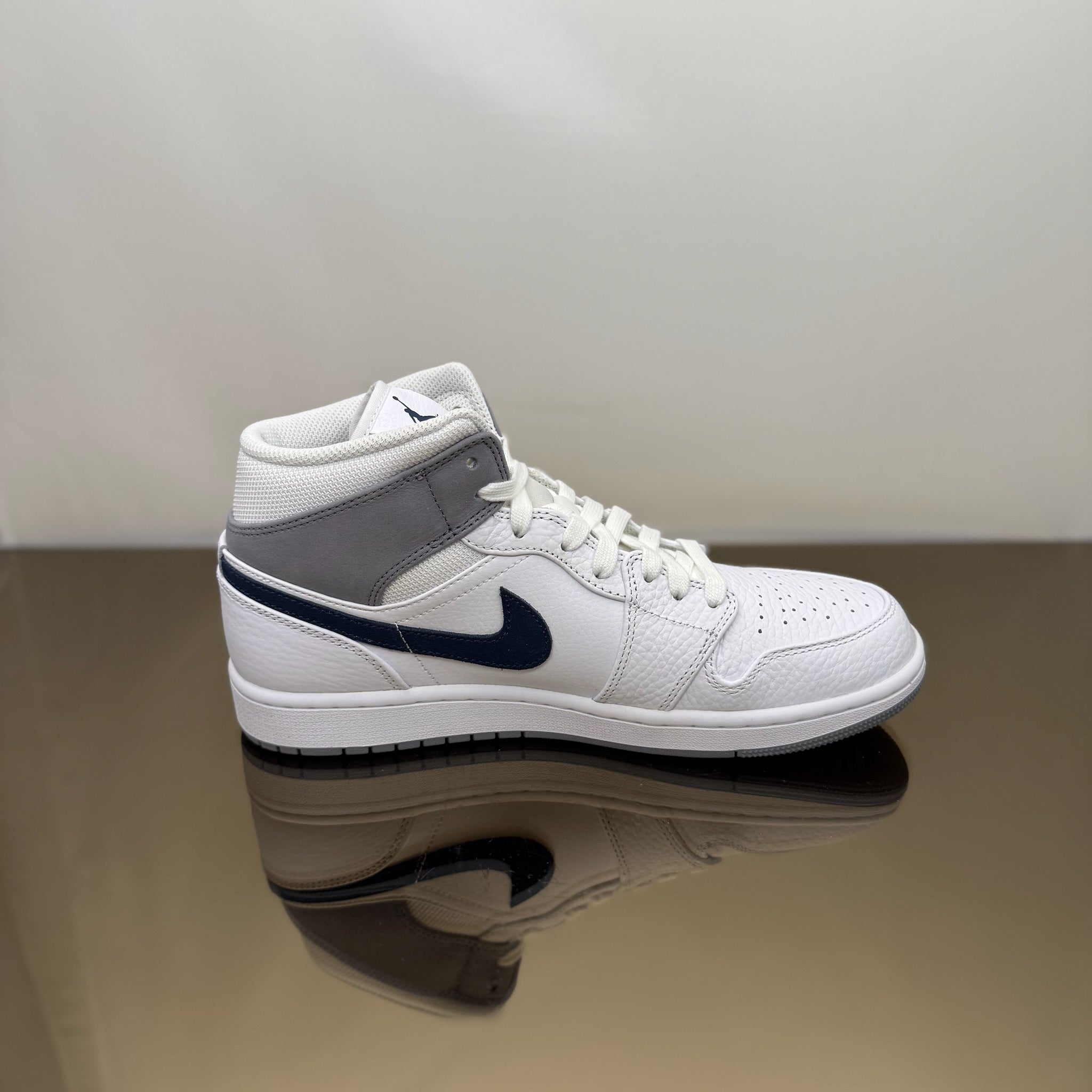 Jordan 1 Mid Paris White