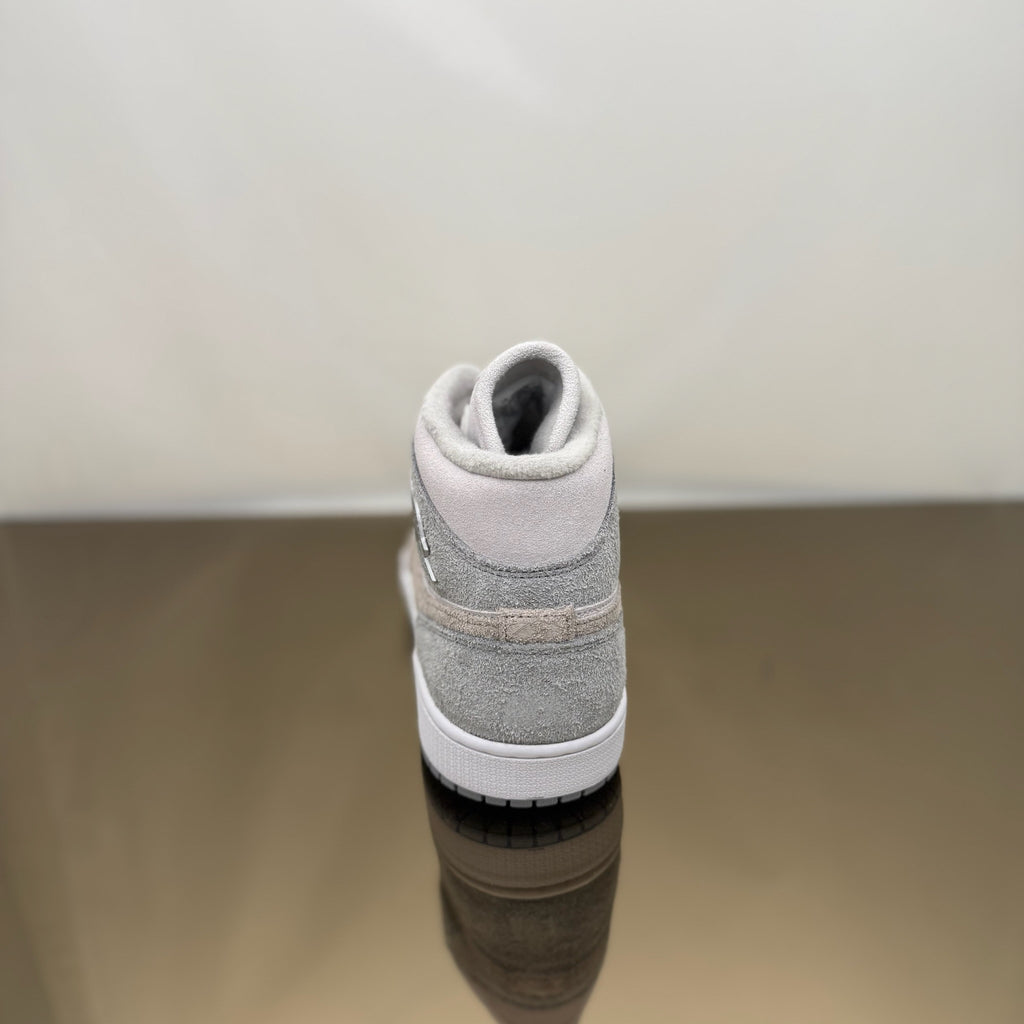 Jordan 1 Mid SE Particle Grey