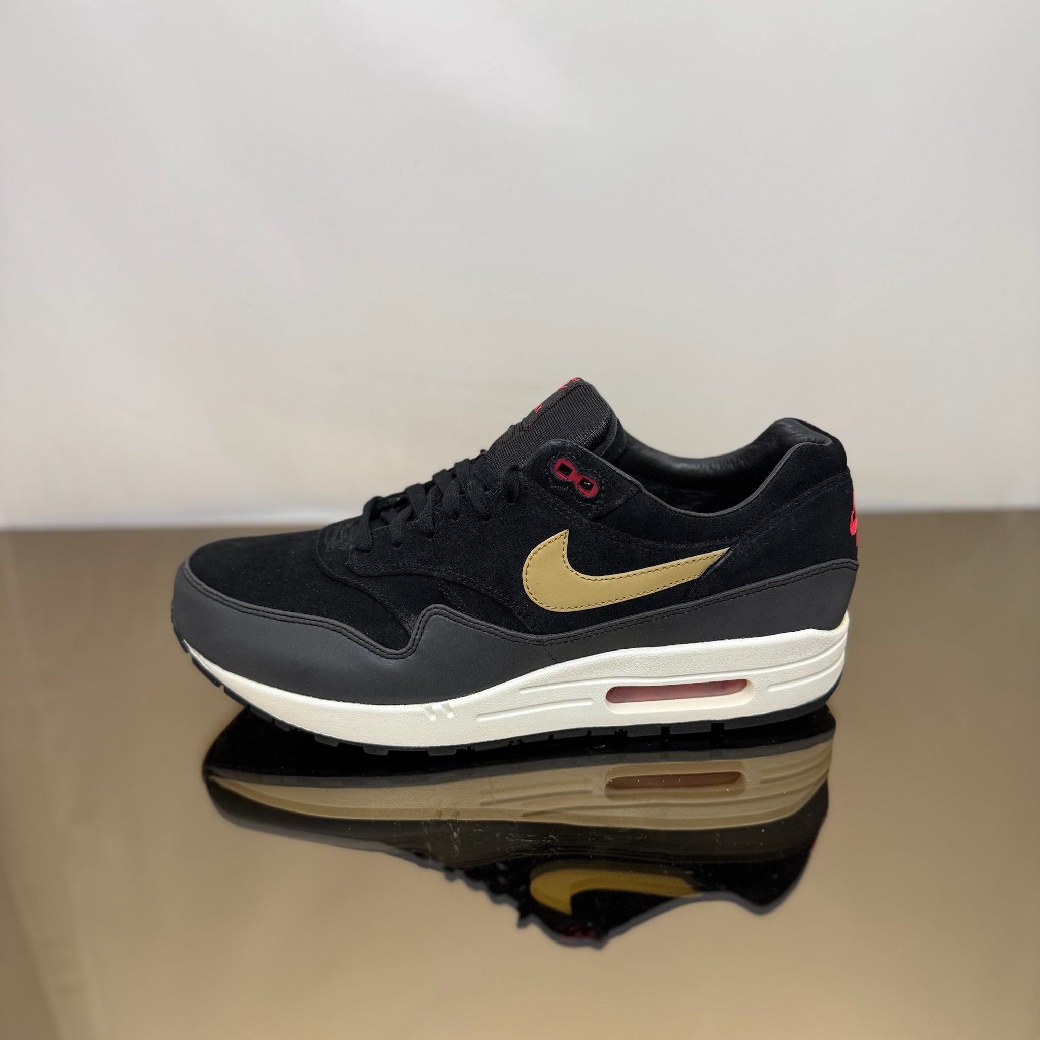 Nike Air Max 1 Gold Hyper Red