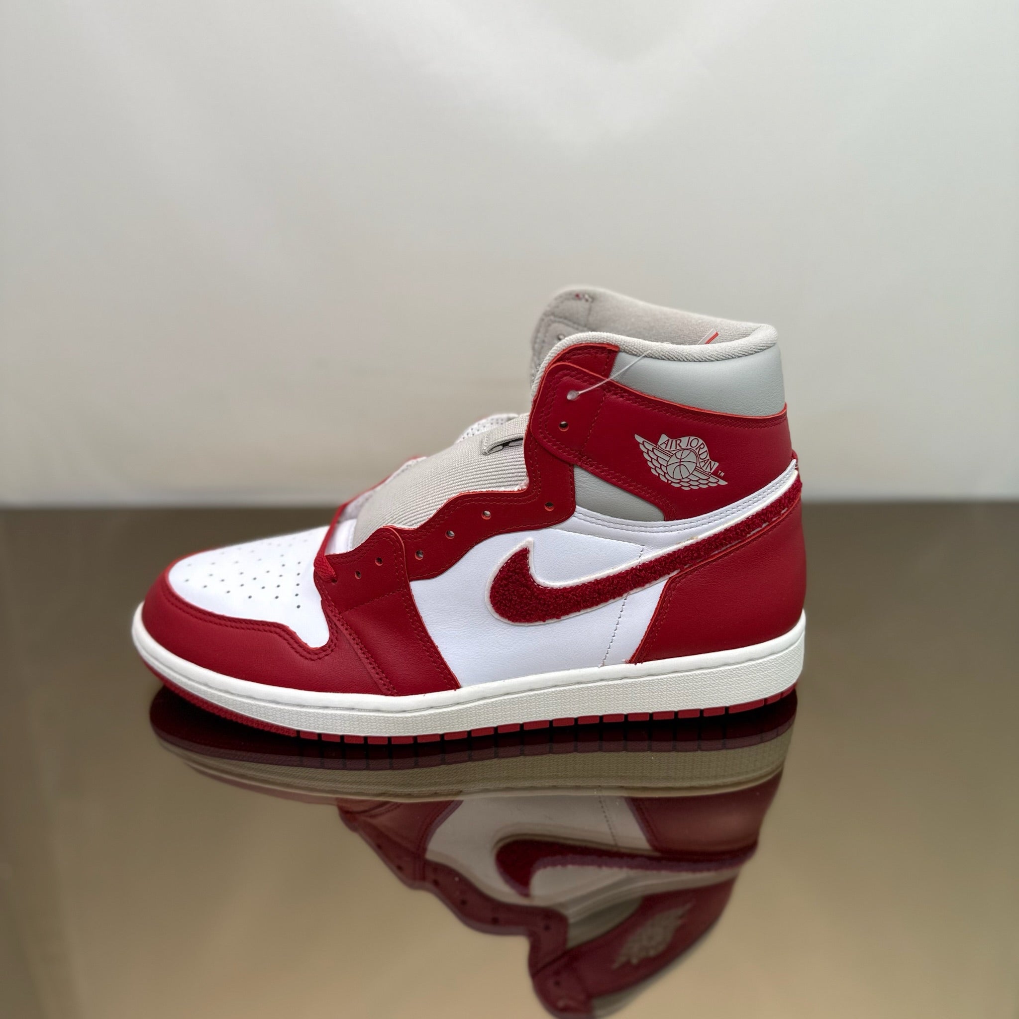 Jordan 1 Retro High OG Varsity Red (W)