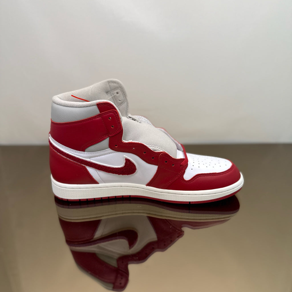 Jordan 1 Retro High OG Varsity Red (W)