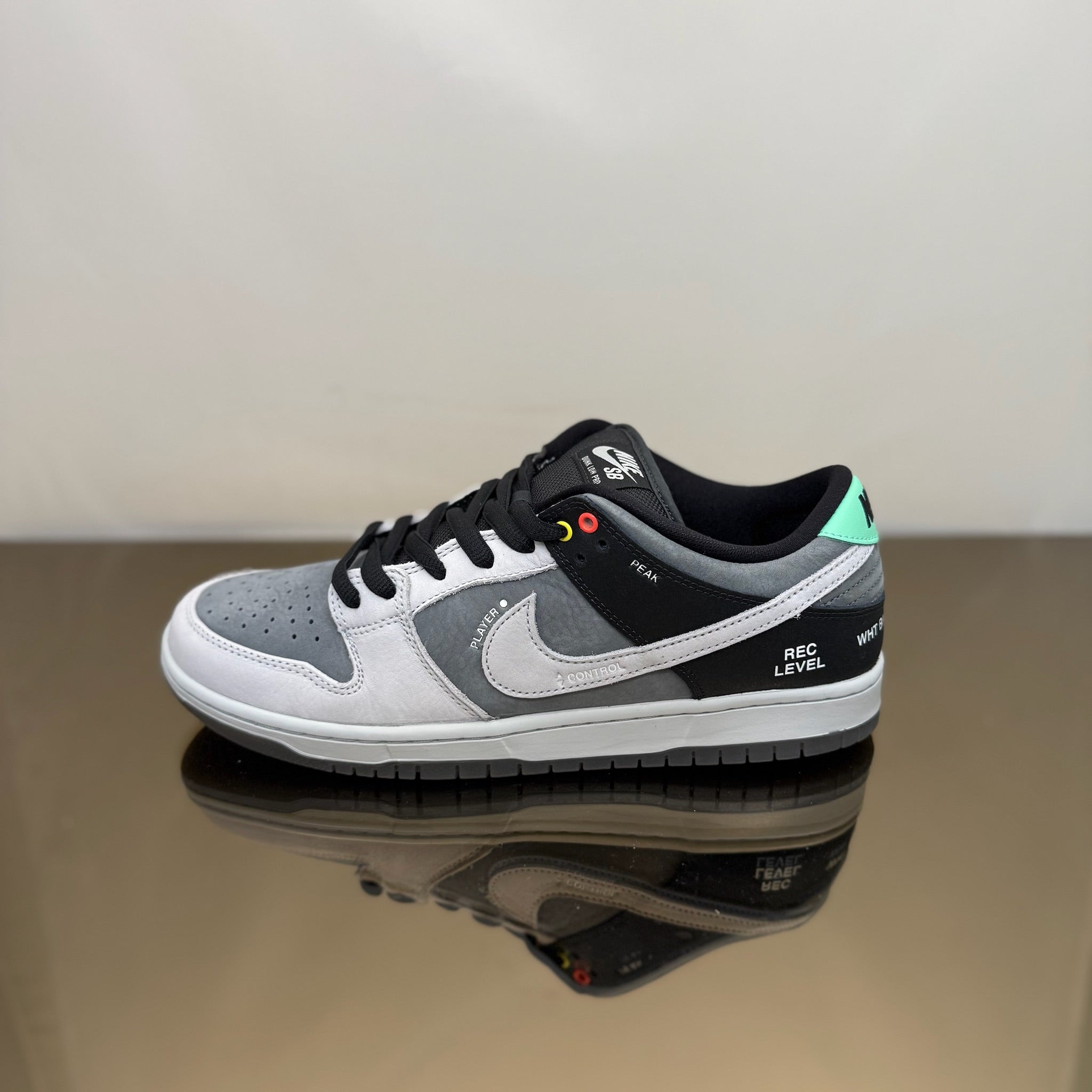 Nike SB Dunk Low VX1000