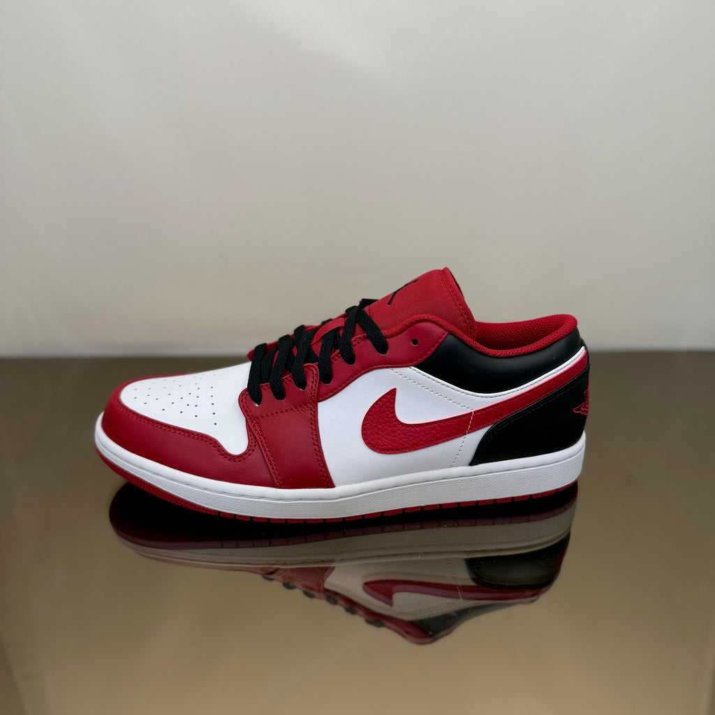 Jordan 1 Low Bulls