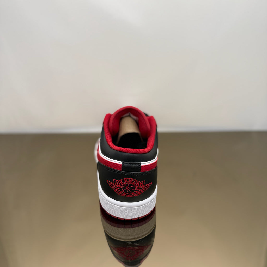 Jordan 1 Low Bulls