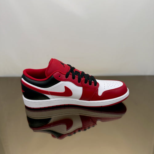 Jordan 1 Low Bulls