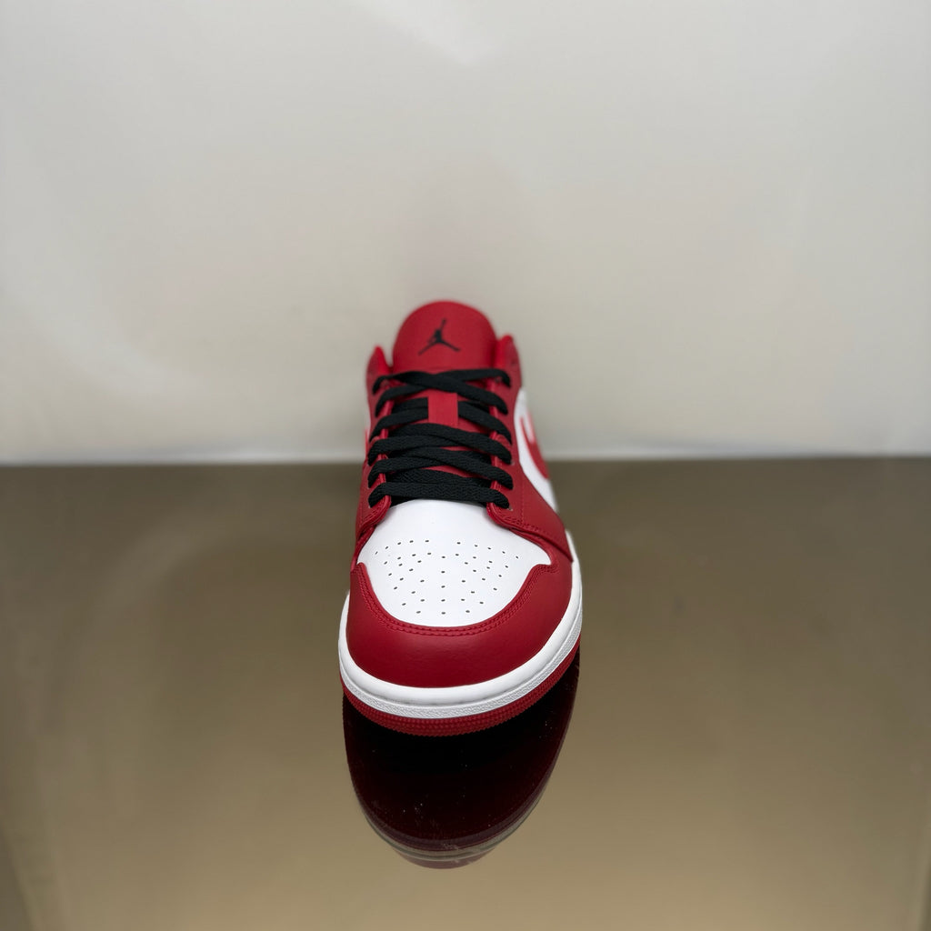 Jordan 1 Low Bulls