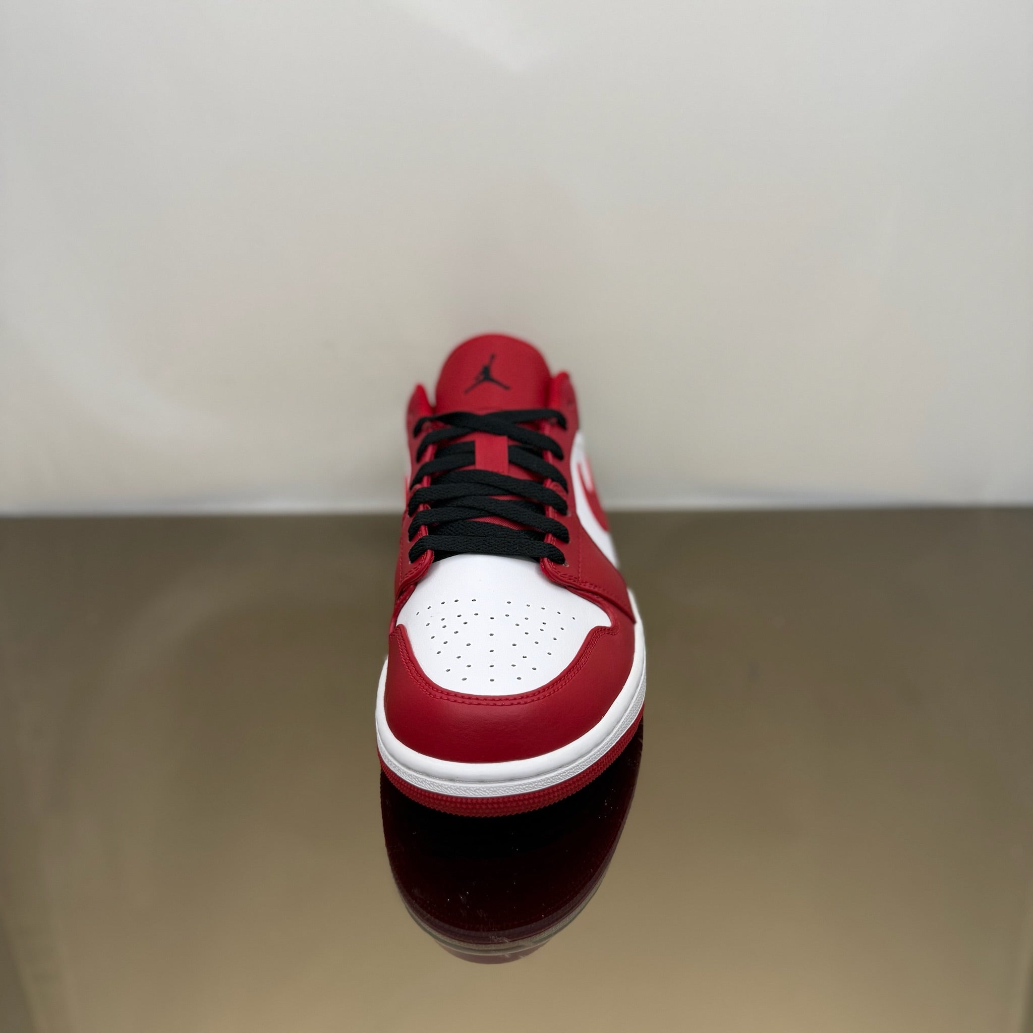 Jordan 1 Low Bulls