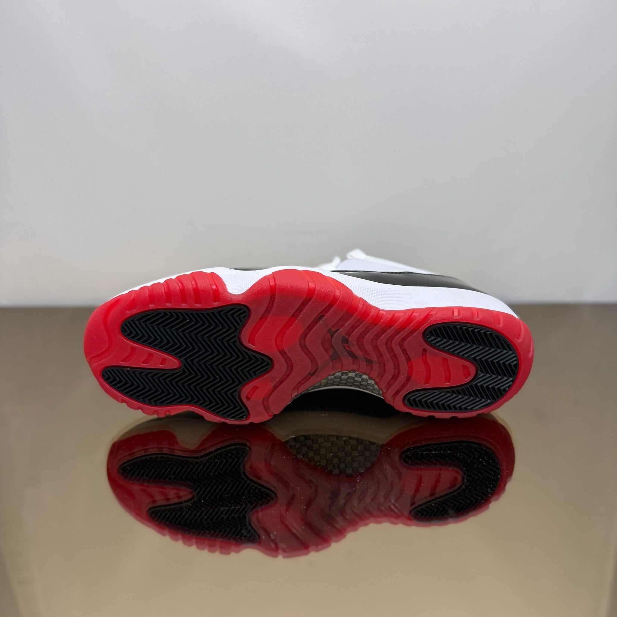 Jordan 11 Retro Low Concord Bred