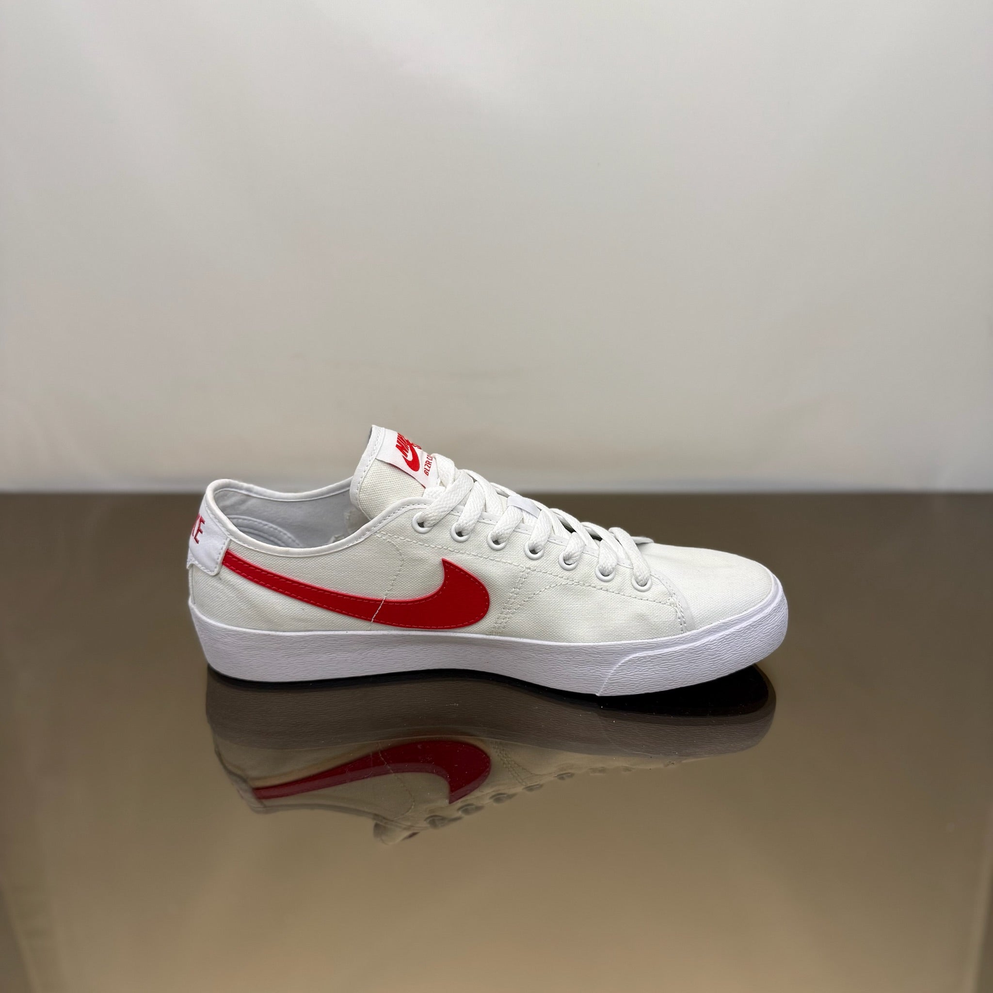 Nike SB Blazer Court Weiß Universität Rot