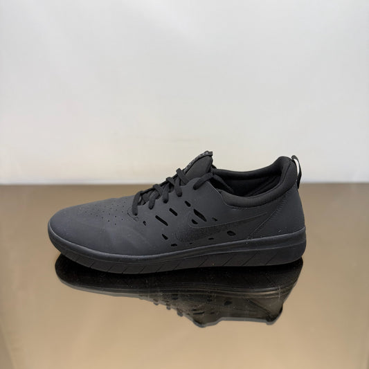 ke SB Nyjah Free Triple Schwarz